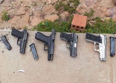 Armas de fogo encontradas no veículo