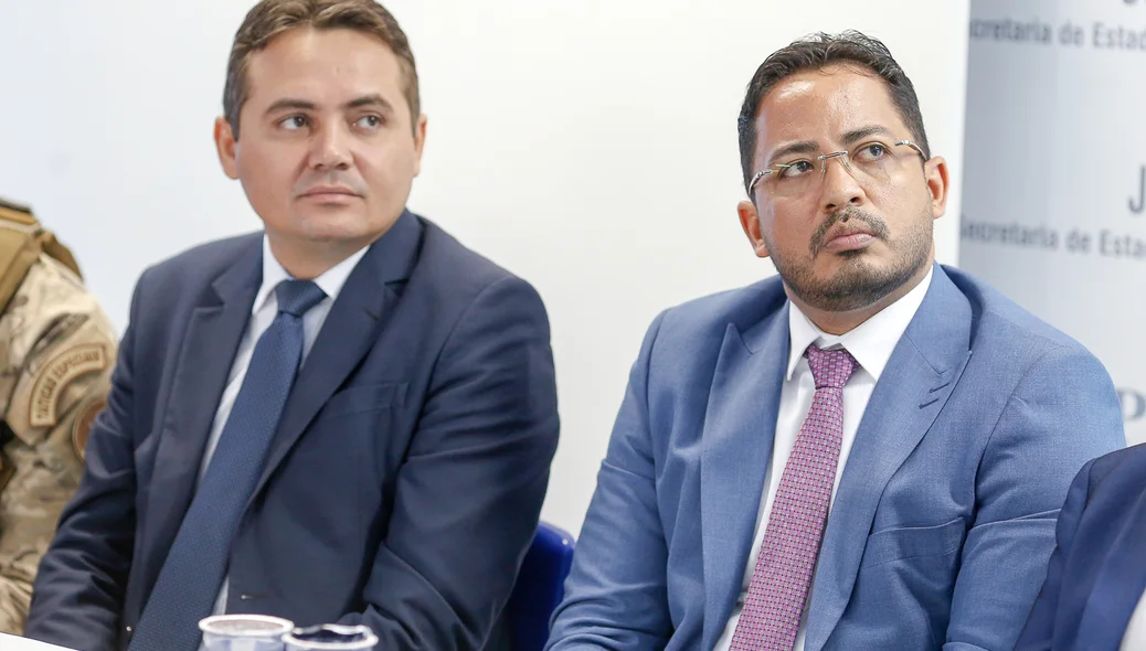 Charles Pessoa e à direita, Carlos Edilson, secretário de Justiça