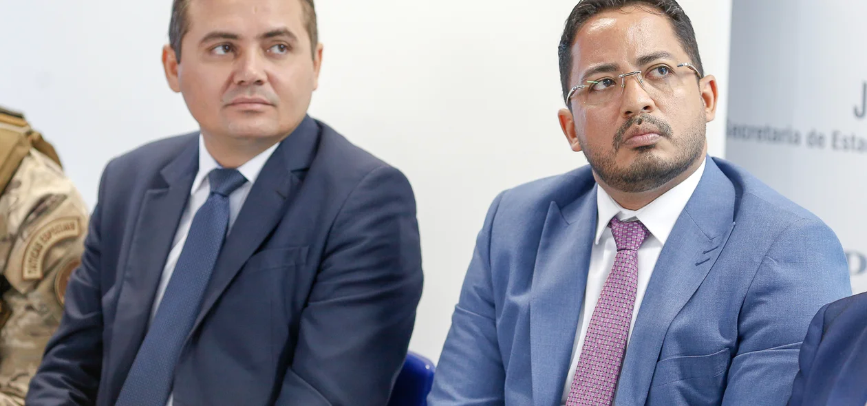 Charles Pessoa e à direita, Carlos Edilson, secretário de Justiça