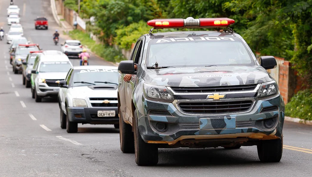 Viaturas da Polícia Militar no cortejo do cabo Oliveira