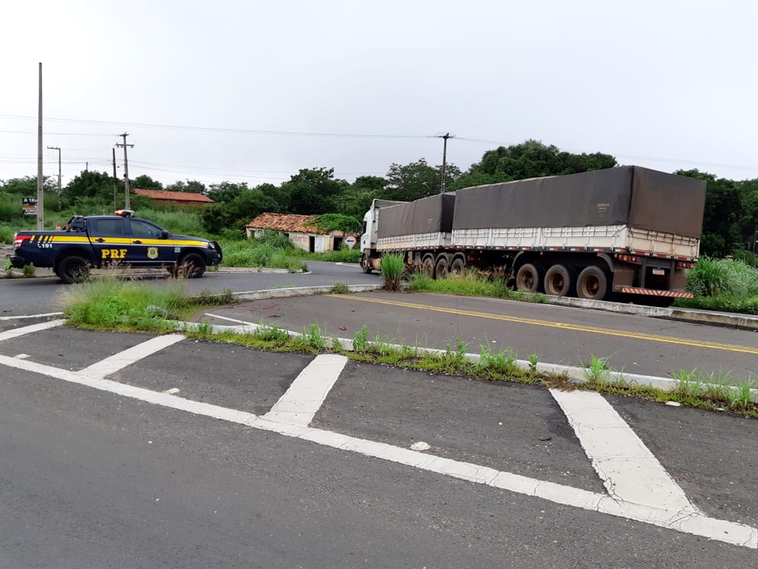 Caminhão que deu pane mecânica 