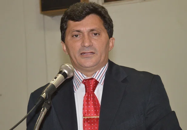 Filomeno Portela deixa secretariado do Padre Walmir