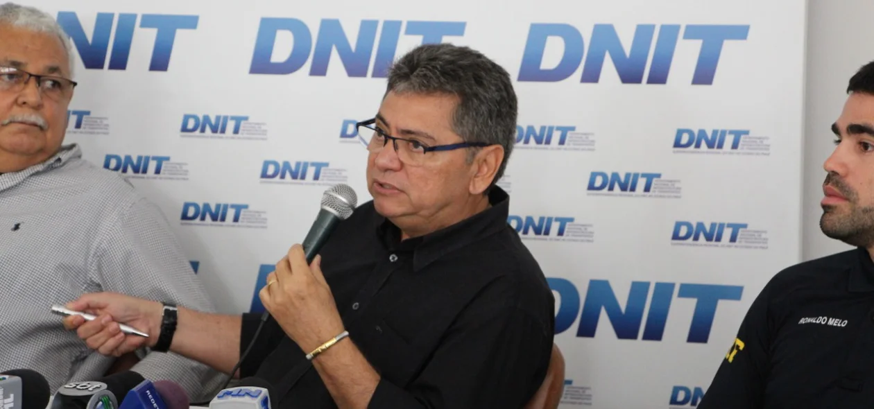 Ribamar Barros, do DNIT durante coletiva