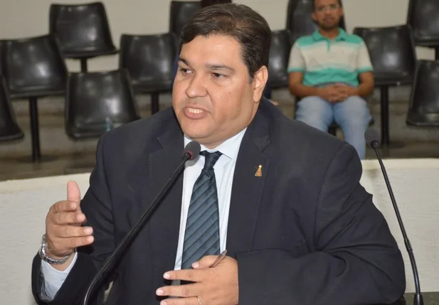 Vereador Rinaldinho confirma saída do Progressistas