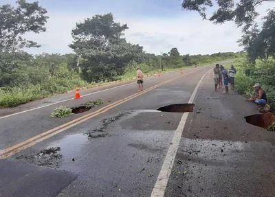 Crateras na BR 343 em Piripiri 