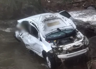 Mulher tem carro carregado pela força da água e morre em Piripiri