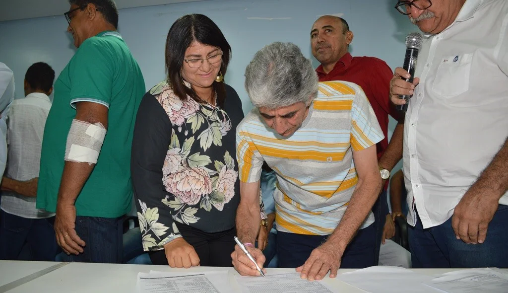 José Carvalho abona fichas de filiações