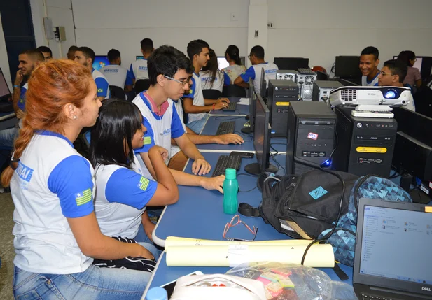 Programa de aprendizagem do SENAI prepara jovens para o mercado