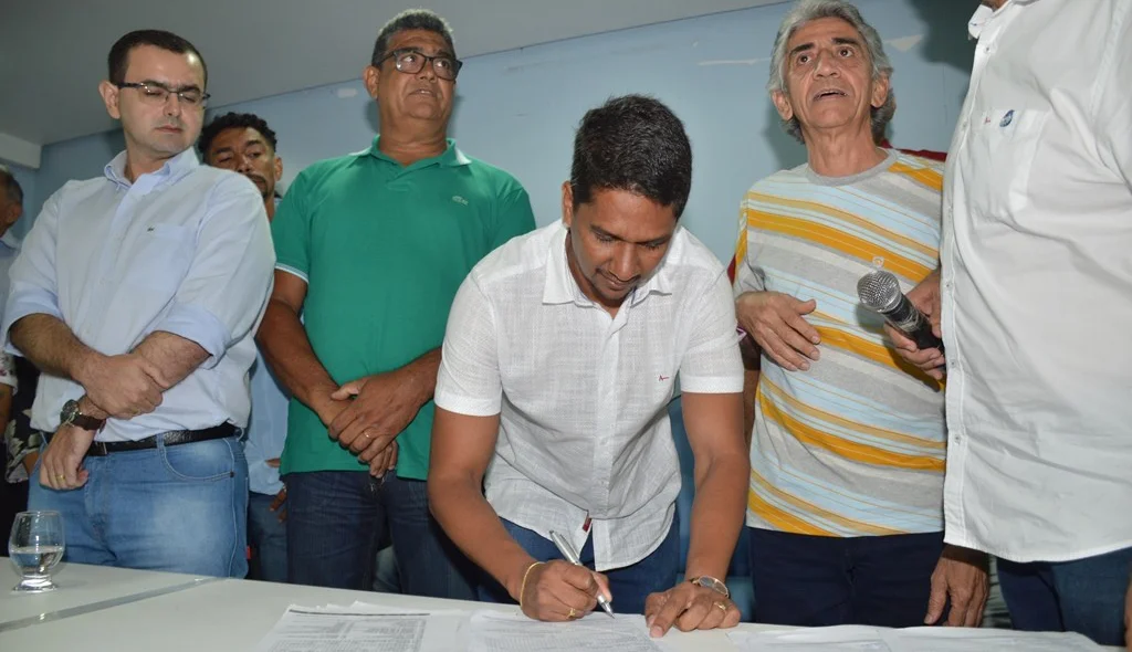 Tesoureiro da Prefeitura de Picos se filia ao PCdoB