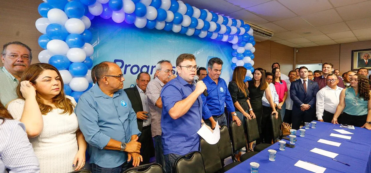 Aluísio Sampaio discursa em evento 