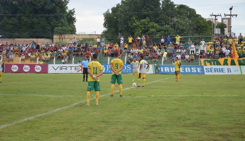 Antes do início da partida foi respeitado um minuto de silêncio