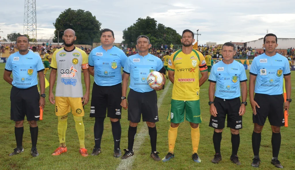 Arbitragem com os capitães das equipes