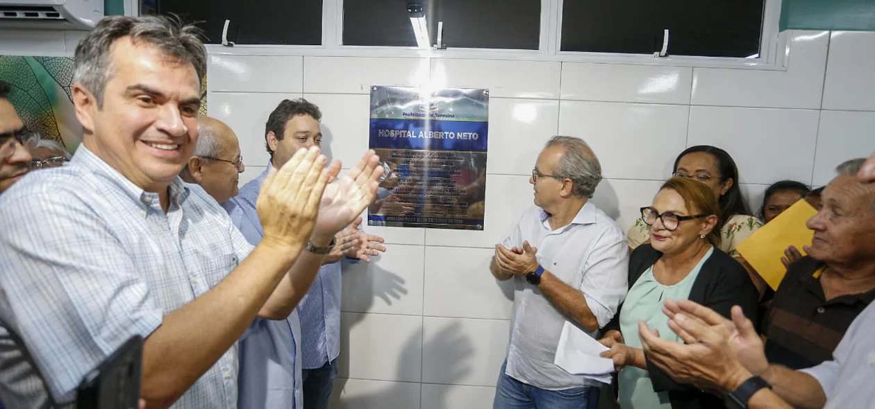 Firmino Filho entrega reforma do Hospital do bairro Dirceu Arcoverde