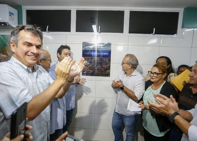 Firmino Filho entrega reforma do Hospital do bairro Dirceu Arcoverde