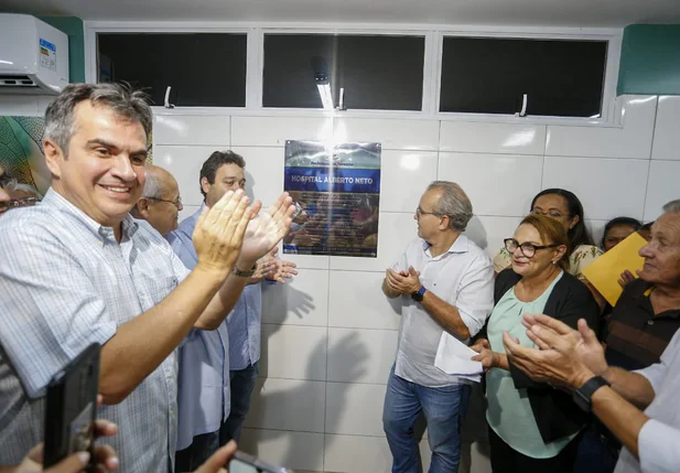 Firmino Filho entrega reforma do Hospital do bairro Dirceu Arcoverde