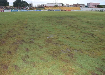 Situação do gramado do Estádio Helvídio Nunes