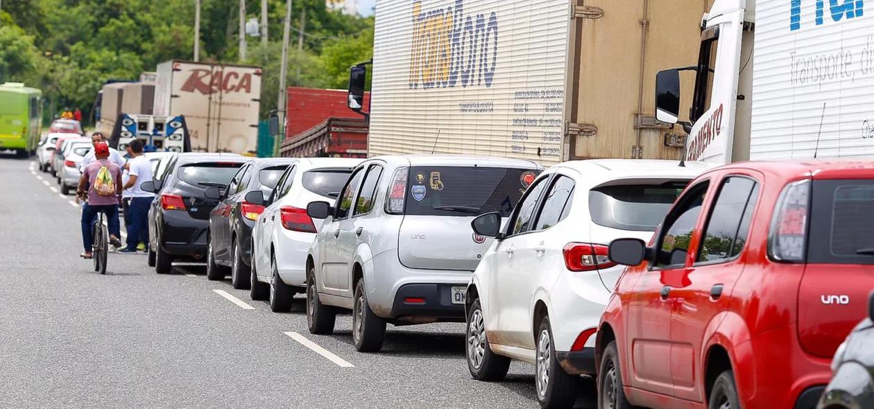 Motoristas de aplicativo protestam contra multas excessivas em Teresina 