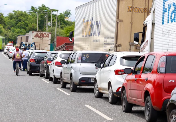 Motoristas de aplicativo protestam contra multas excessivas em Teresina 