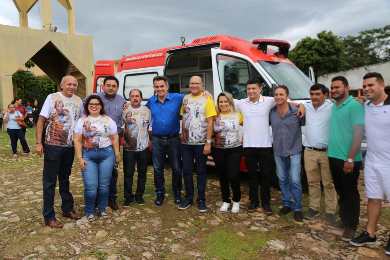 Prefeita Patrícia Leal entrega duas novas ambulâncias em Altos