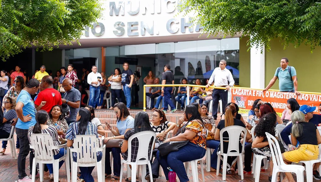 Professores cobram pagamento do reajuste do piso