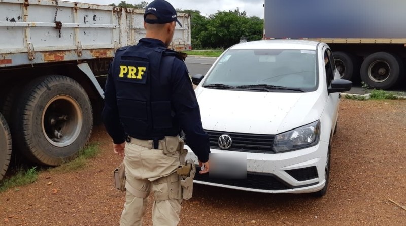 Carro apreendido com o foragido da justiça