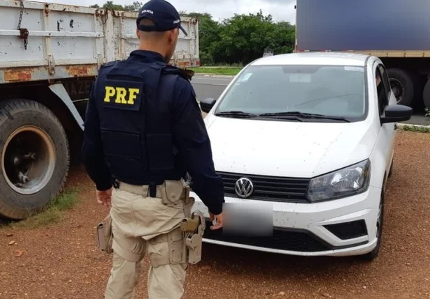 Carro apreendido com o foragido da justiça
