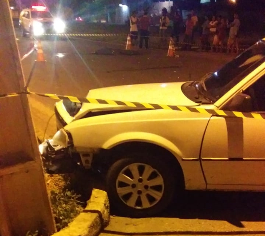 Condutor do veículo ainda colidiu em um poste após acidente