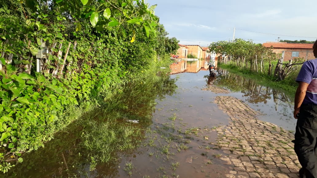 Rua alagada em Barras