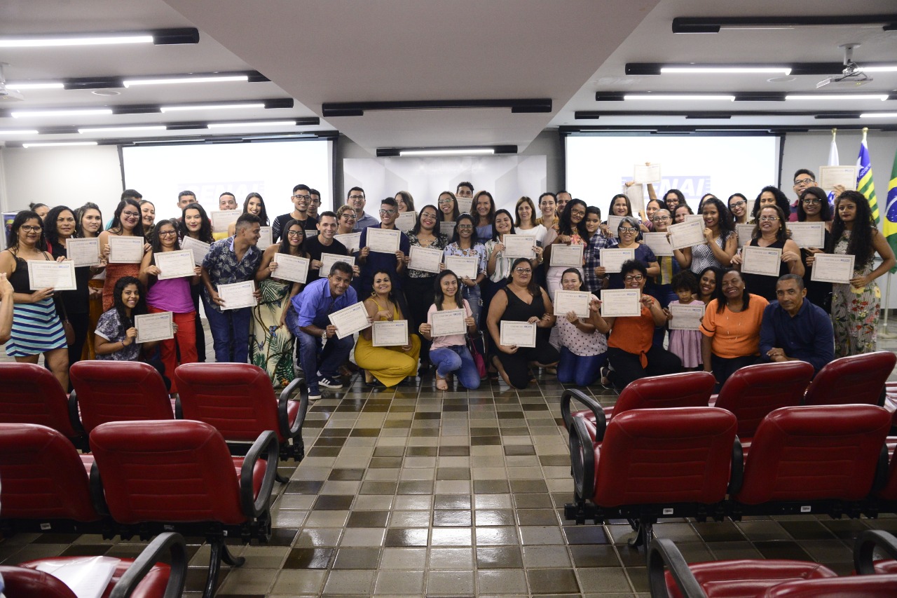 SENAI entrega certificados de diversos cursos em solenidade na FIEPI