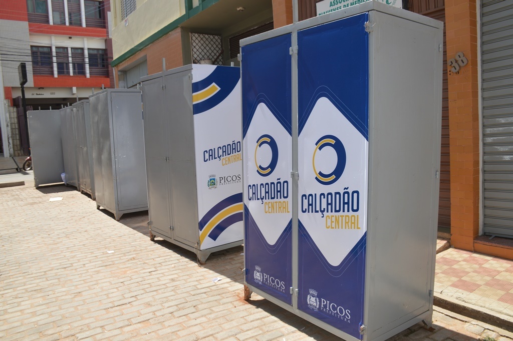 Boxes começam a ser instalados no Calçadão Central