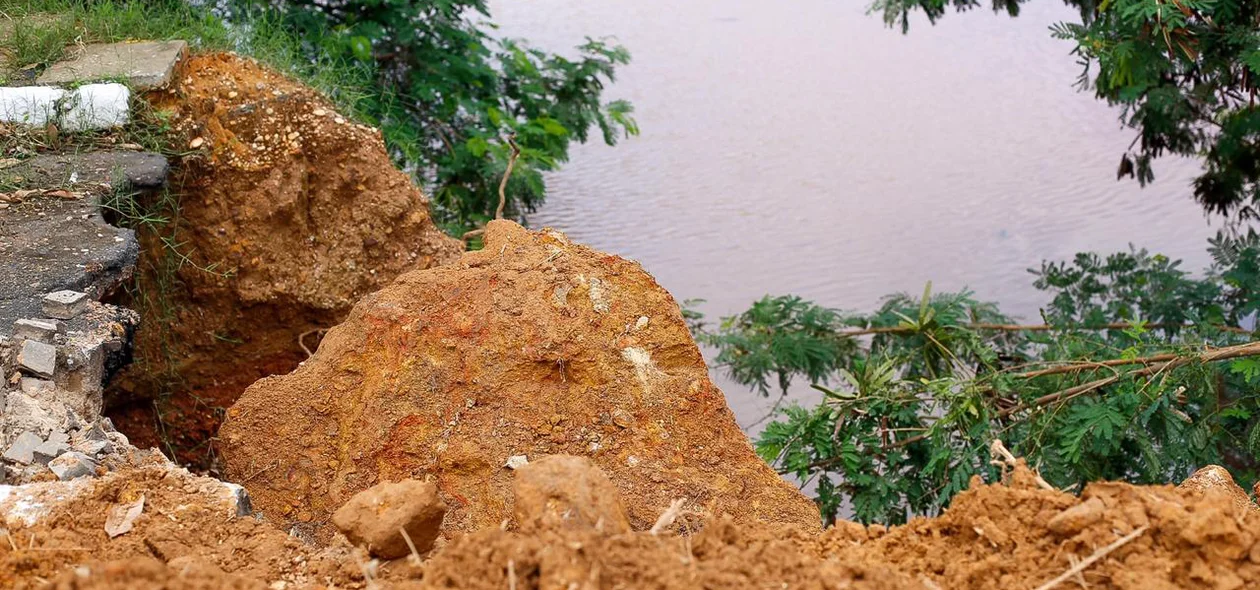 Cheia do Rio Parnaíba causa problemas nas margens da Avenida Maranhão