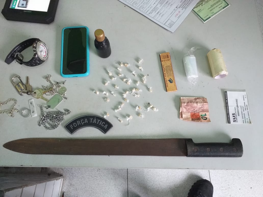 Objetos que estavam em posse do suspeito