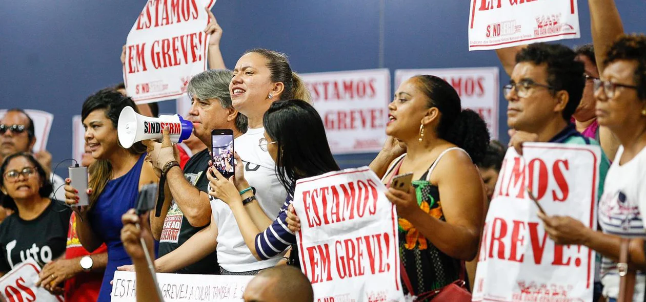 Professores em greve na Câmara