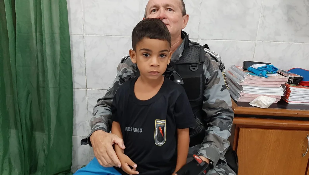 Marcos Paulo com o capitão Miguel Luz