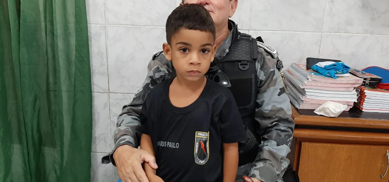 Marcos Paulo com o capitão Miguel Luz