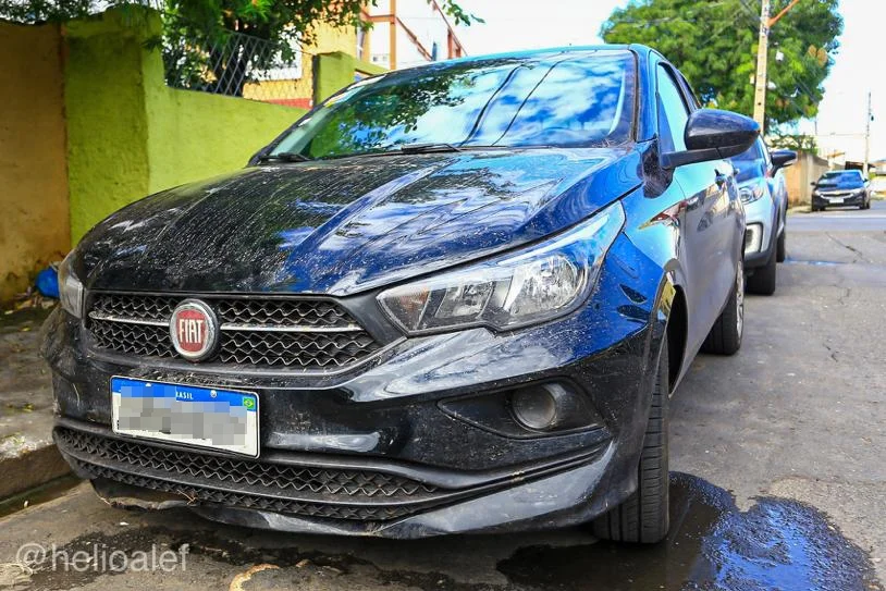 Meliantes bateram o para-choques do carro durante fuga dos policiais 
