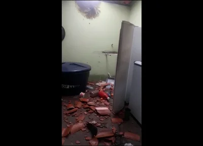 Raio destruiu a estrutura do teto