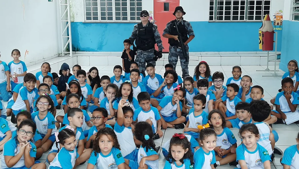 Turma e colegas de Marcos Paulo participaram da surpresa