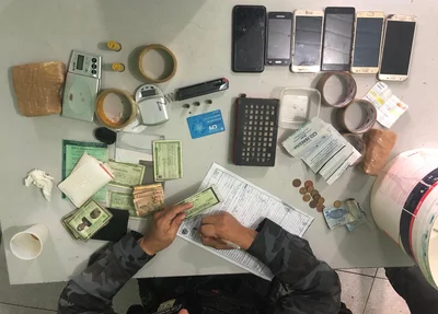 Materiais encontrados com os presos