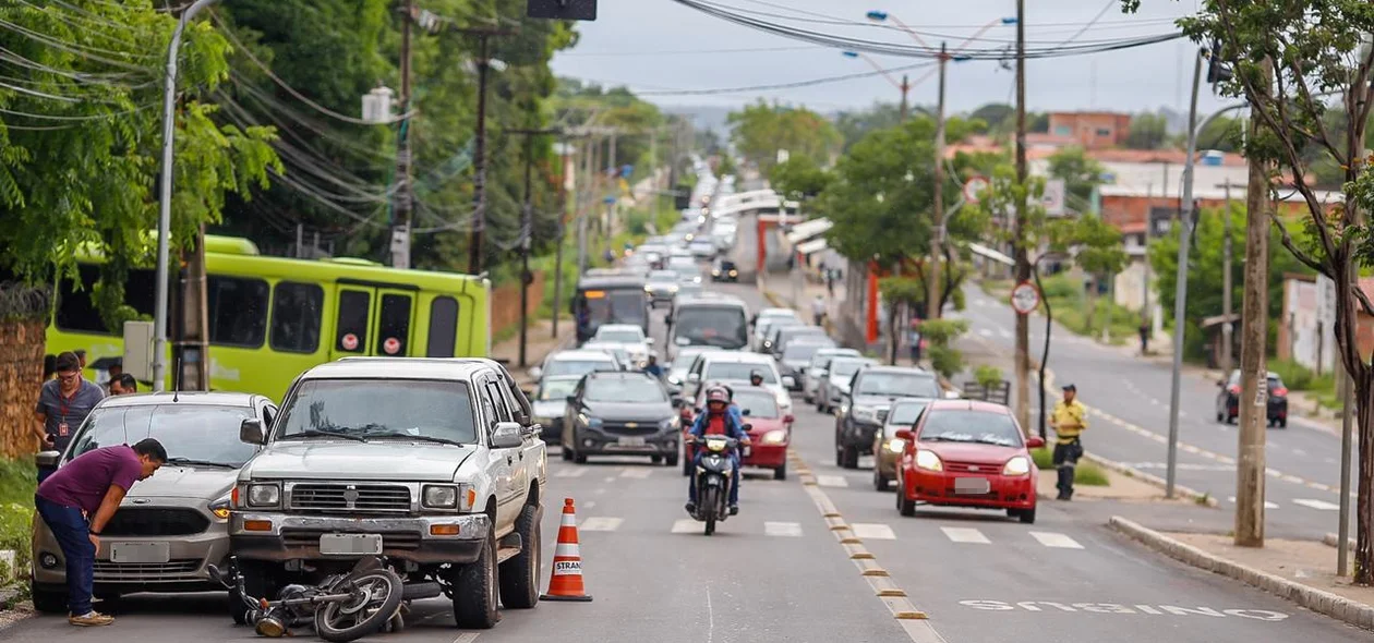 Acidente na Avenida Presidente Kennedy envolveu três veículos