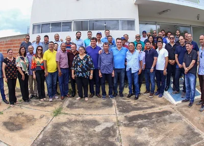 Ciro Nogueira é recebido por lideranças e simpatizantes da oposição em Picos