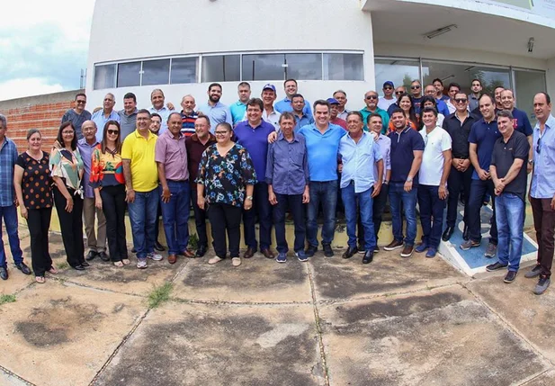 Ciro Nogueira é recebido por lideranças e simpatizantes da oposição em Picos