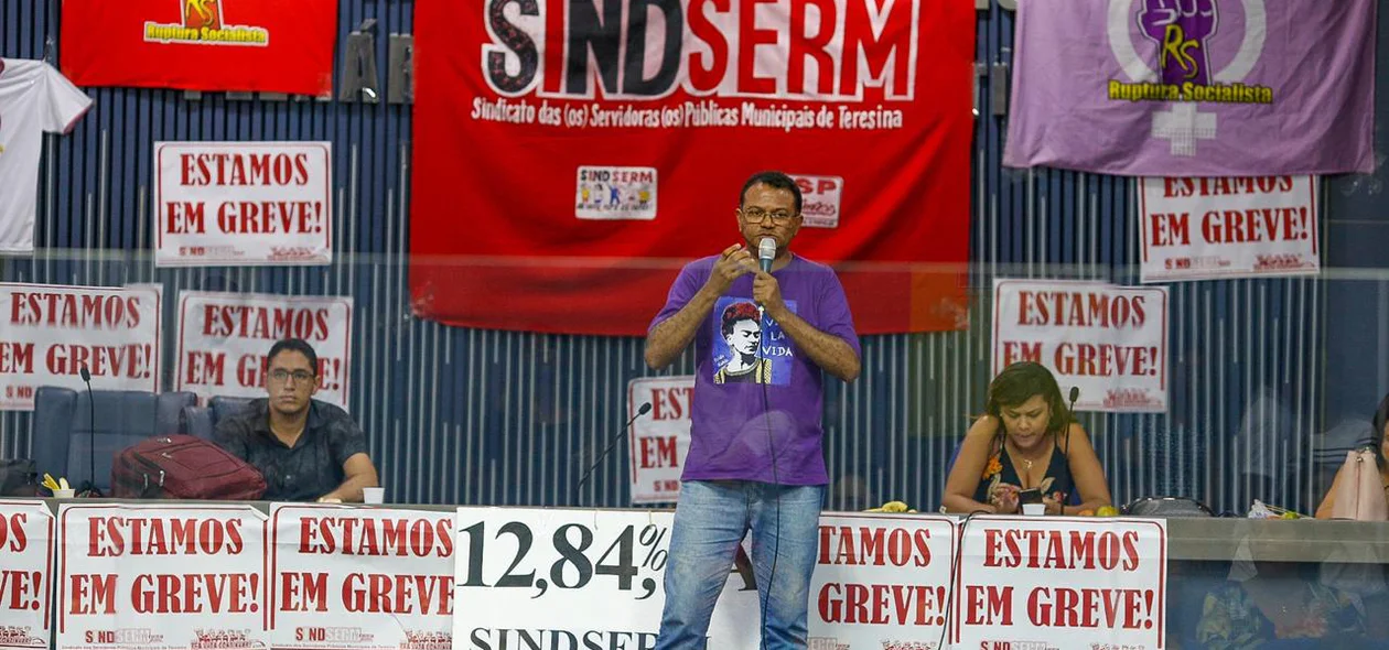 Professores protestam na Câmara Municipal