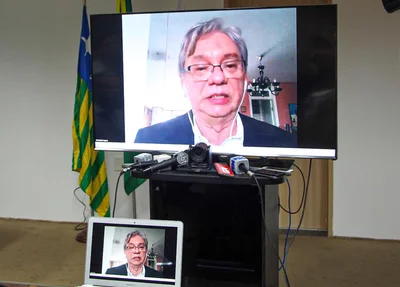 Reitor Arimatéia Dantas participou da reunião através de videoconferência 