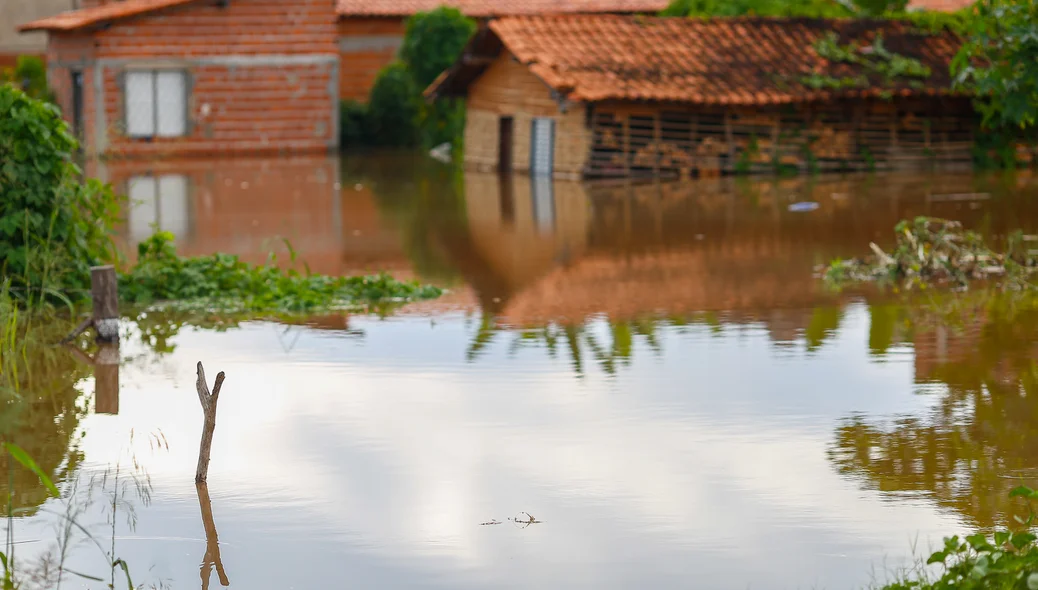 A água da chuva invadiu casas na ocupação Terra Prometida  em Teresina Piauí 
