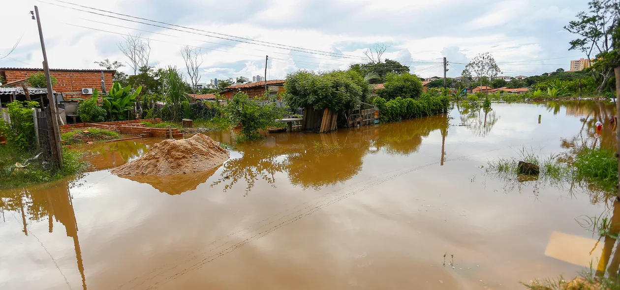 A água da chuva invadiu casas na ocupação Terra Prometida 