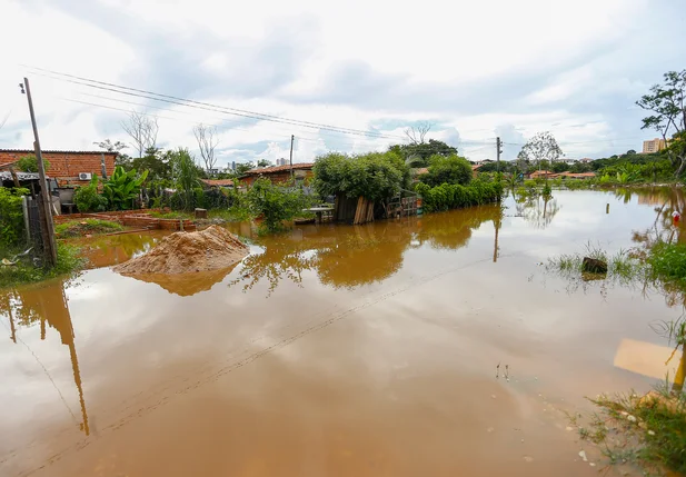 A água da chuva invadiu casas na ocupação Terra Prometida 