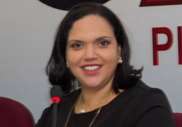 Advogada Elida Fabrícia
