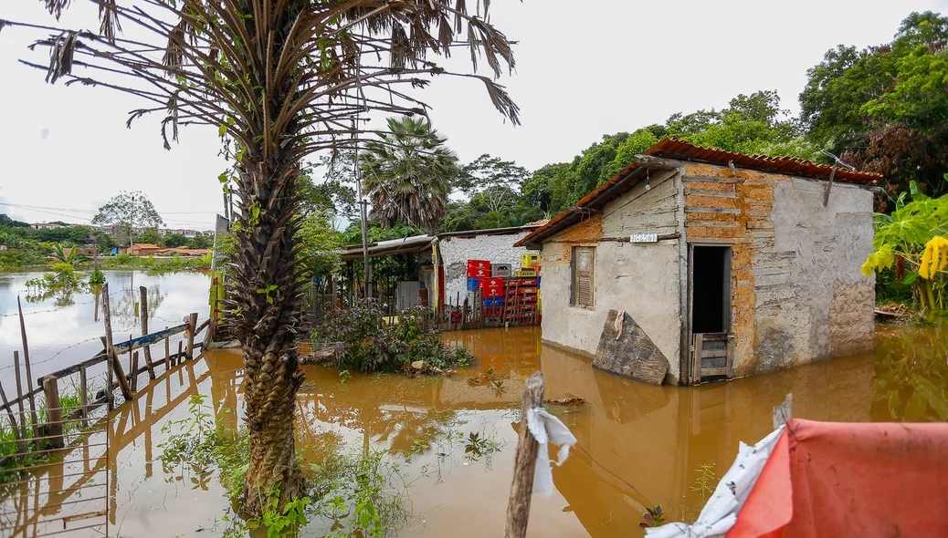 Casas ficam cheio de água