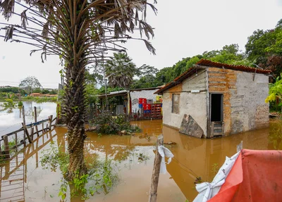 Casas ficam cheio de água